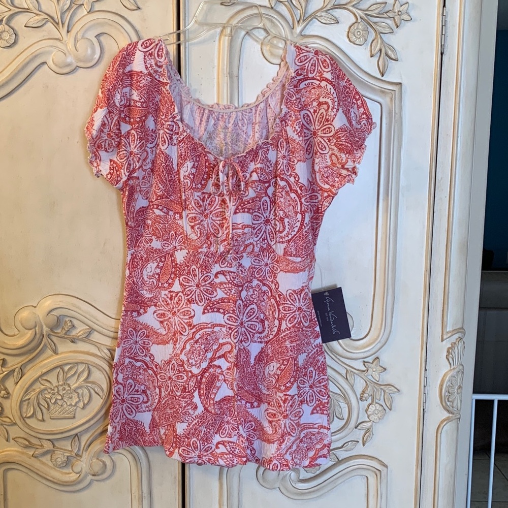 Gloria Vanderbilt short sleeve paisley top. S